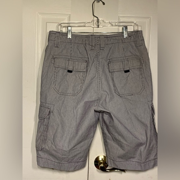 Mens Size 32 Foot Locker‎ Jean Grey & White Striped  Shorts With Cargo Pockets - Picture 3 of 3